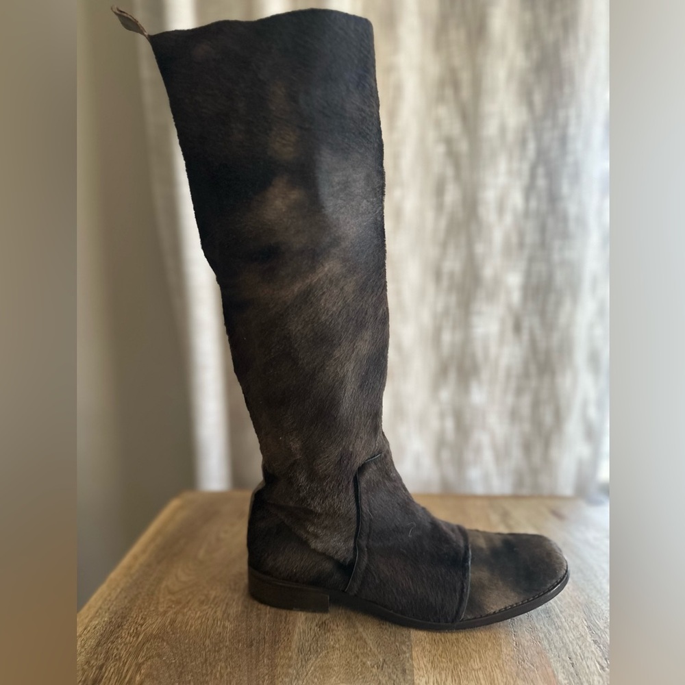 Dusica Italy designer boot with dust bag Pony hair (I believe) Size 37 - 6.5/7